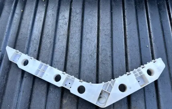 Infiniti M30 Rear bumper mounting bracket 852211MA0A
