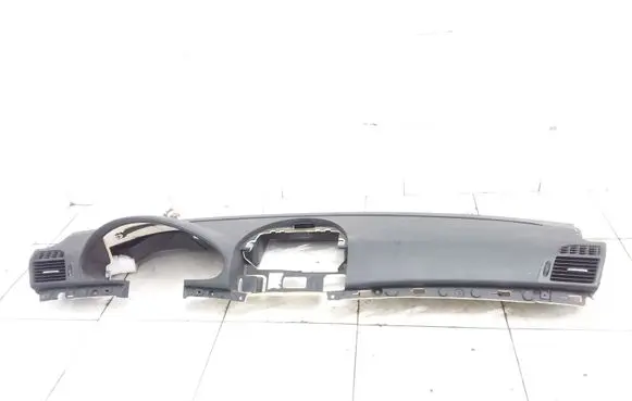 Mercedes-Benz E W211 Dashboard T0013796 2118301154