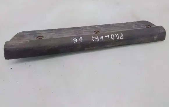 Mitsubishi Pajero Sport I Rear sill trim cover MR227560
