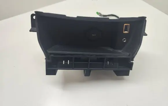 Peugeot 308 12 V Socket (front) 