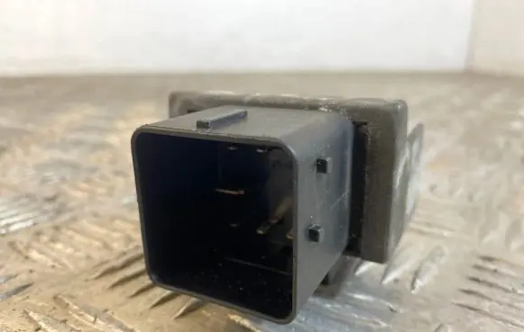 Dacia Logan I Glow plug pre-heat relay 9640469680A BDU712