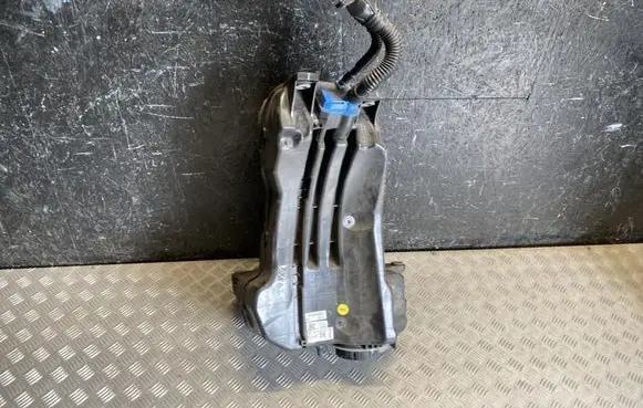 Audi Q7 4M AdBlue liquid reservoir 4M0131878