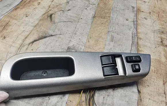 Toyota Corolla E120 E130 Electric window control switch 8482002110 37075A930