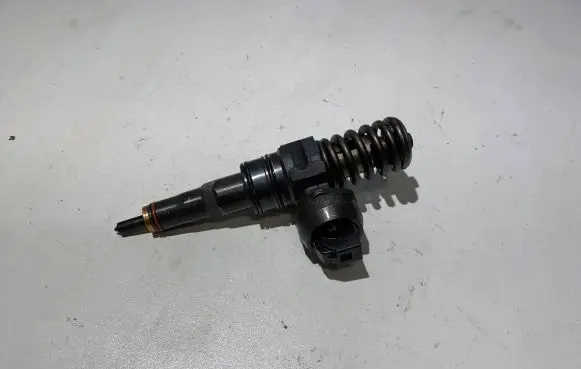 Skoda Fabia Mk1 (6Y) Fuel injector 045130073T