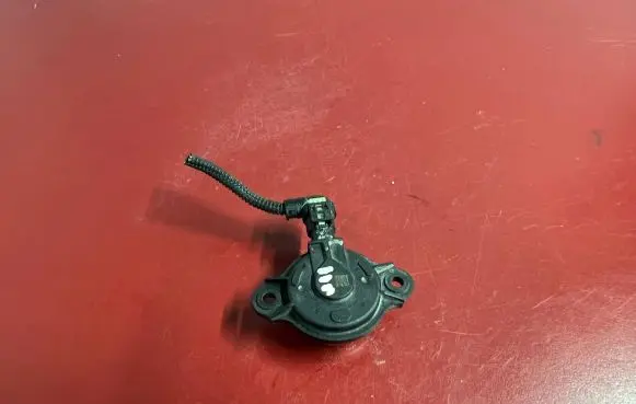 BMW X1 U11 Camshaft vanos timing valve 9470457 11369470457