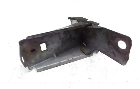 Honda CR-V Fender mounting bracket
