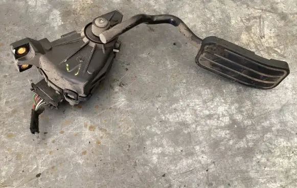 Seat Alhambra (Mk1) Accelerator throttle pedal 7M1721603A 98VW9F836AB 6PV00777003