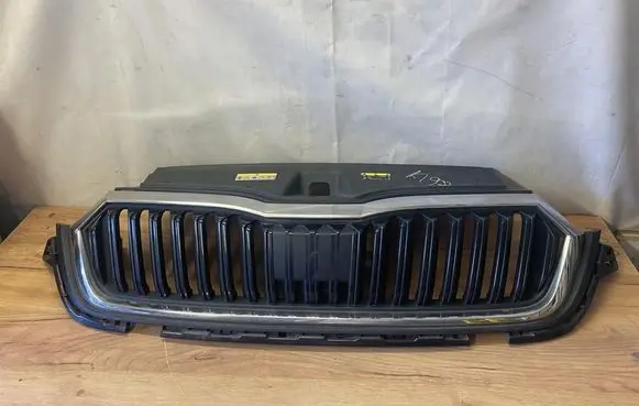 Skoda Octavia Mk4 Front grill 5E3853343