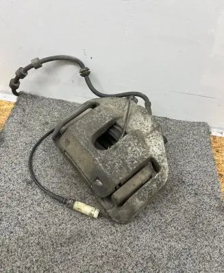 BMW 5 E60 E61 Front brake caliper 6030324