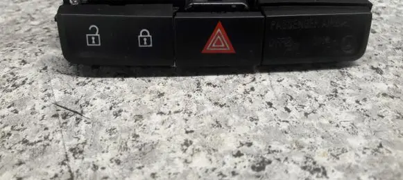Opel Zafira C Hazard light switch 20934759