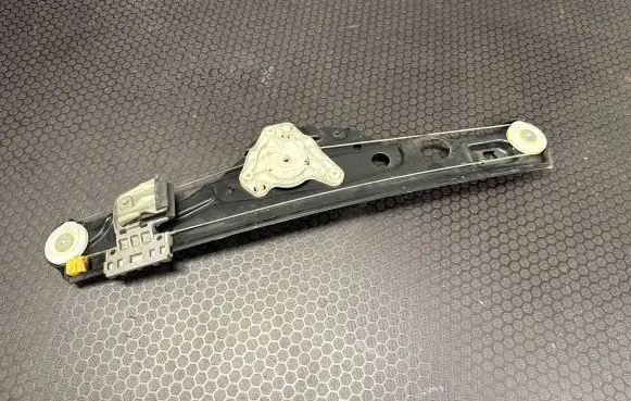 Mercedes-Benz E W211 Rear door window regulator with motor A2117300146