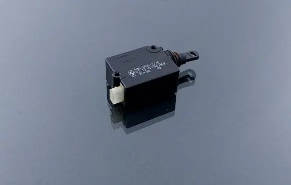 BMW 5 E39 Tailgate boot lock/latch motor 406204271 67118384069 8384069