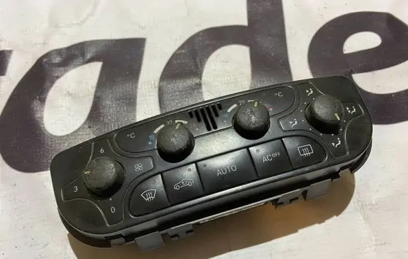Mercedes-Benz C W203 Climate control unit A2098300085 2098300085