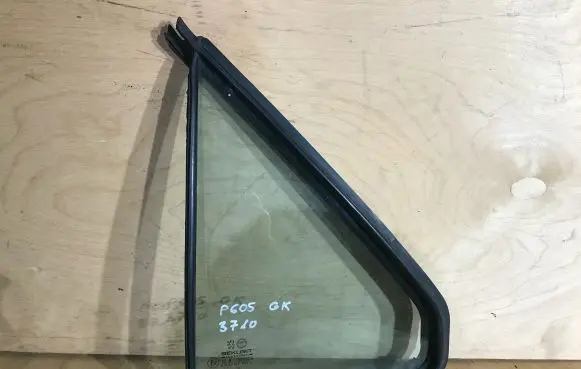 Rear vent window glass