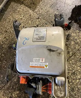 Toyota Prius (XW20) Voltage converter inverter 