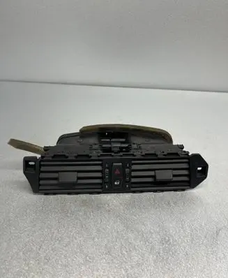BMW 5 E60 E61 Dash center air vent grill ---