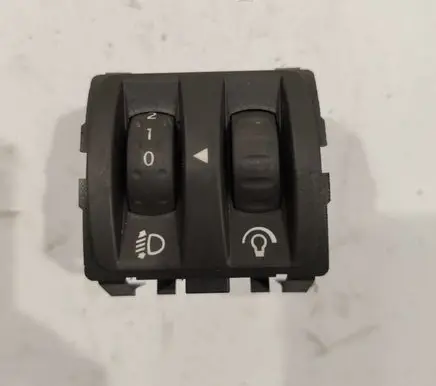 Renault Megane II Headlight level height control switch 8200121805B