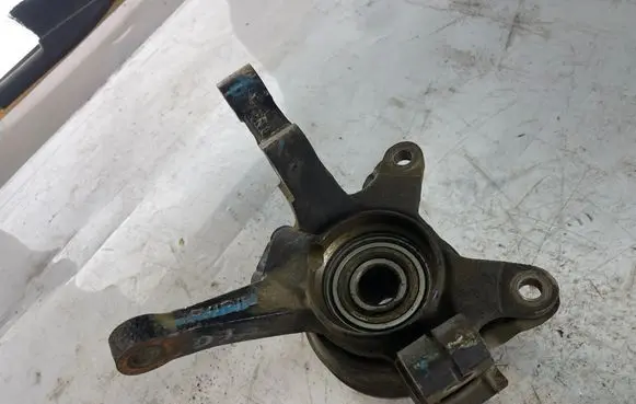 Hyundai i10 Front wheel hub spindle knuckle