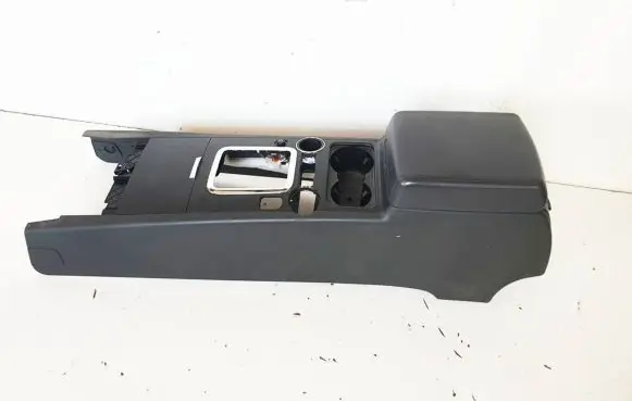 Volkswagen Touareg I Armrest
