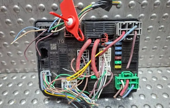 Renault Trafic III (X82) Fuse module S26312503 284B77542R