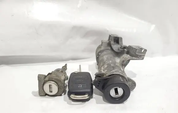 Volkswagen PASSAT B5.5 Ignition lock 4B0905851 4B0905851C