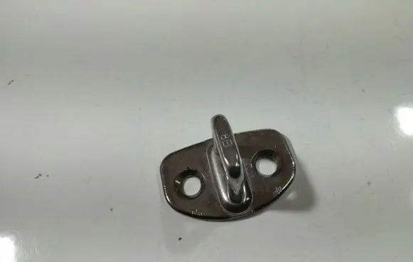 Audi A6 S6 C6 4F Front door lock loop/hook striker 8E0837033