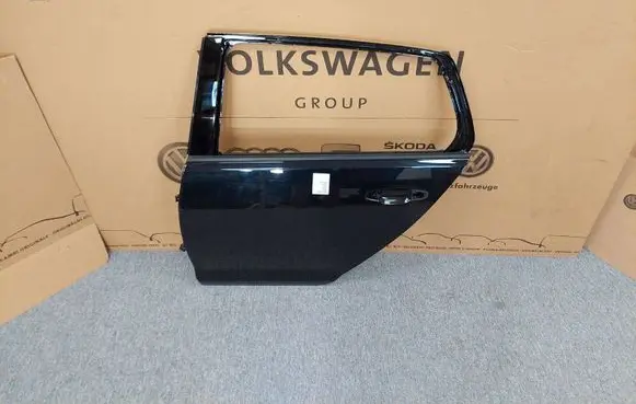 Volkswagen Golf VII Rear door 5G4833311L LC9X