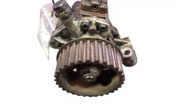 Renault Clio III Fuel injection high pressure pump