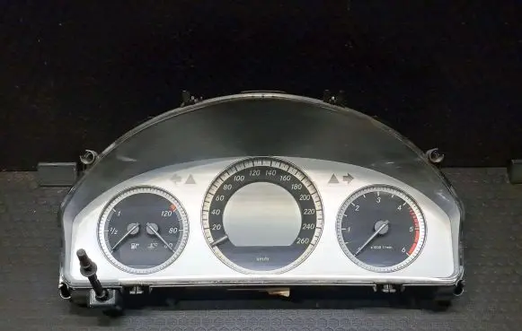 Mercedes-Benz C W204 Speedometer (instrument cluster) A2045407611 A2044423621 A2044400311