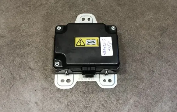 Mercedes-Benz GL X166 Voltage converter/converter module A1669820020