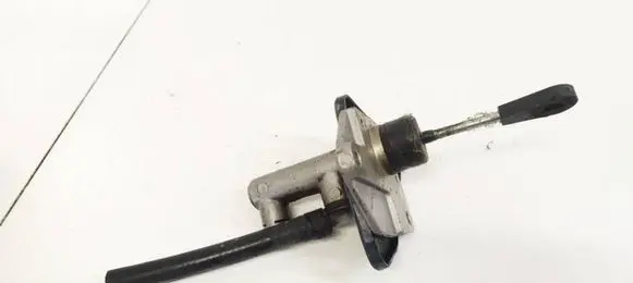 KIA Sorento Clutch master cylinder 