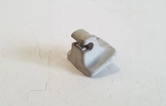 Volkswagen PASSAT B6 Sun visor clip/hook/bracket 1K0857561B