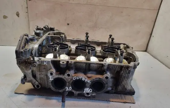 Subaru Outback Engine head Z30004