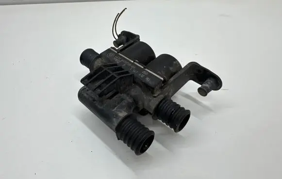 BMW 5 E60 E61 Coolant heater control valve 6931708 1147412181 081022