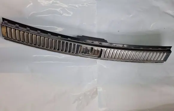 Volkswagen Touareg II Trunk/boot sill cover protection 7P0863459