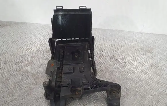 Skoda Rapid (120G, 130G, 135G) Battery box tray 1K0915333H