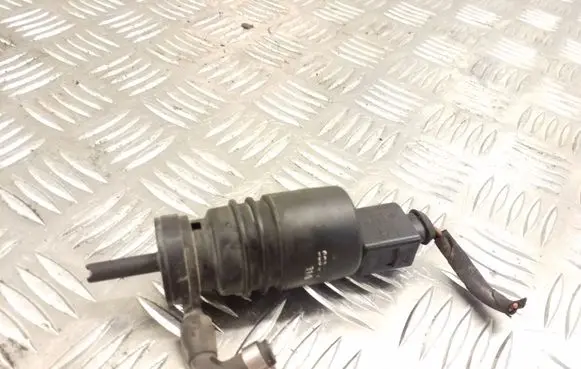Mercedes-Benz C W203 Windscreen/windshield washer pump