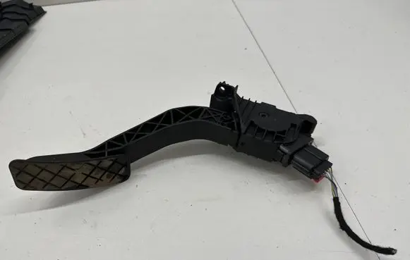 Volkswagen Golf Sportsvan Accelerator throttle pedal 5Q2723503D