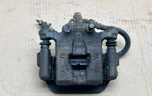 Nissan Juke I F15 Rear brake caliper 02oxf3528