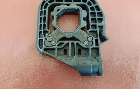 BMW 3 G20 G21 Radiator mount bracket 9895622 17119895622