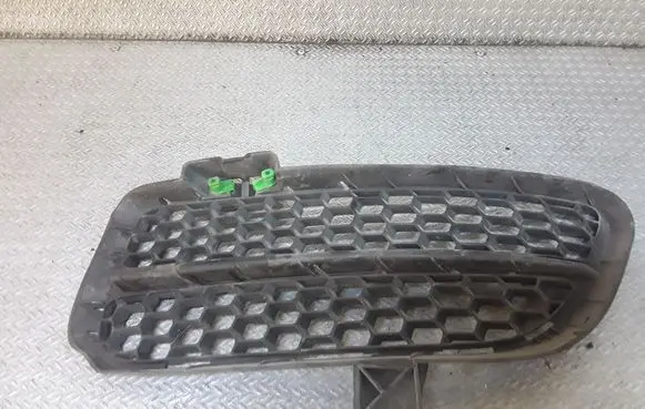 Volkswagen Touareg I Front bumper lower grill 7L6853665B