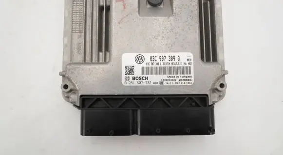 Volkswagen Touran II Engine control unit/module 03C907309Q 0261S07732