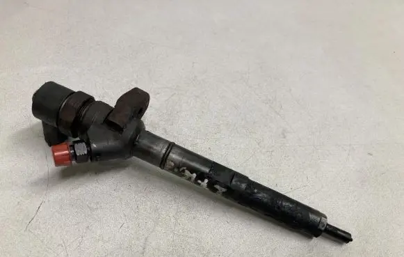 KIA Sorento Fuel injector 0445110275 338004A500