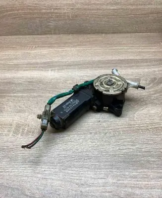Mitsubishi Eclipse Front door window regulator motor MB517948 AY0621004770