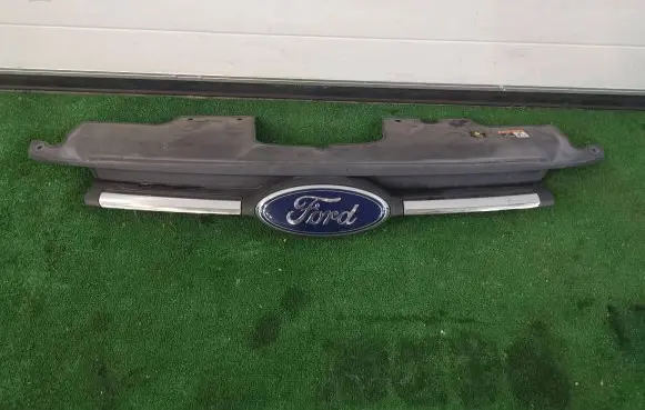 Front bumper upper radiator grill