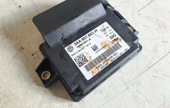 Volkswagen PASSAT B7 Hand brake control module 3AA907801H