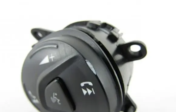 Ford Focus Steering wheel buttons/switches dm5t14k147da