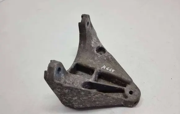Audi A6 S6 C4 4A Engine mounting bracket 4A0199353A