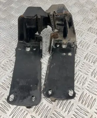 BMW 3 E90 E91 Radiator mount bracket 7117811 23781010