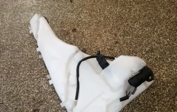 Volvo S40 Windshield washer fluid reservoir/tank 30657122